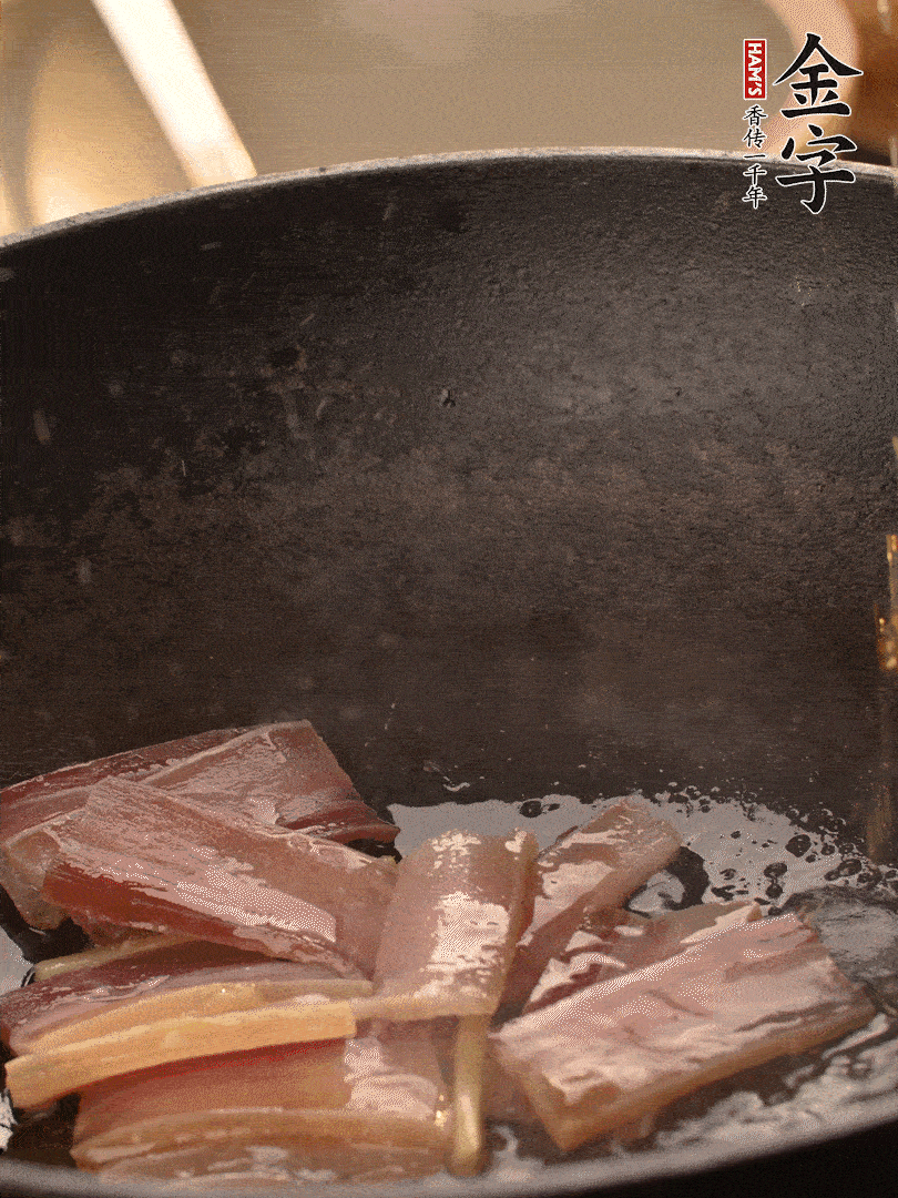 再下春筍繼續翻炒。