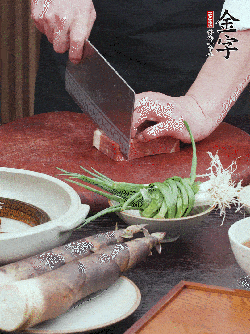 金字火腿切片；姜切片。