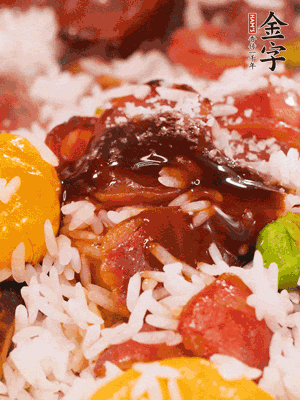 調醬汁，把蠔油：生抽：老抽：香油按1:2:1:0.5的比例。