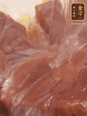 加熱水，2大勺料酒煮20分鐘，再下節瓜塊煮10分鐘即可