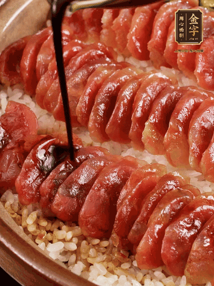 淋上醬汁攪拌均勻
調一個醬汁：生抽2匙、老抽半匙、蠔油半匙、白砂糖1/3匙、雞精1/3匙、香油5滴、水1匙