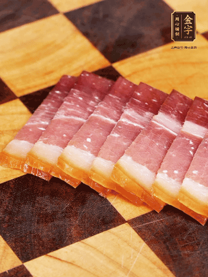 鮑魚處理干凈，金字火腿切片備用