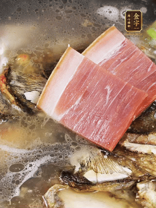 大火燒開，大火煮10~15分鐘。放入切好的豆腐，再煮5分鐘大火燒開，大火煮10~15分鐘。放入切好的豆腐，再煮5分鐘